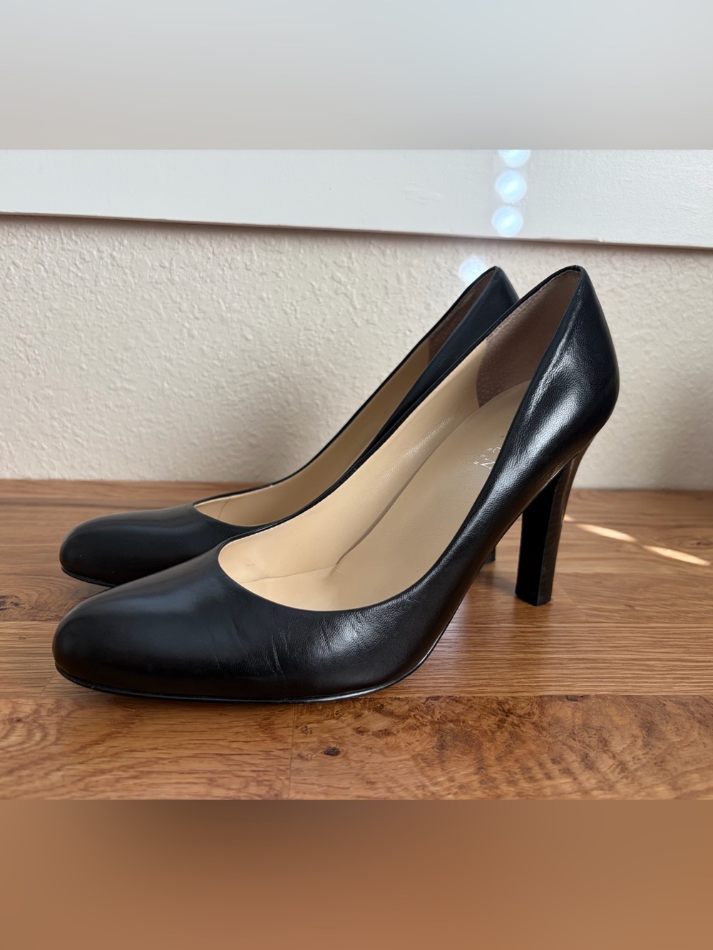 Ralph Lauren Black Leather Round-Toe High Heel Pumps